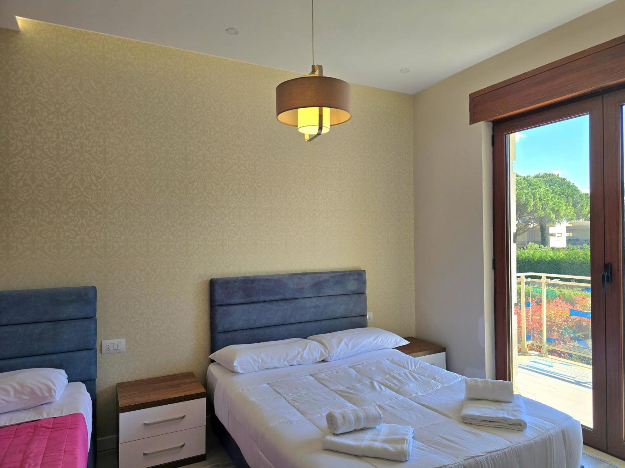 Modern Villas At Perla Resort ドゥラス エクステリア 写真